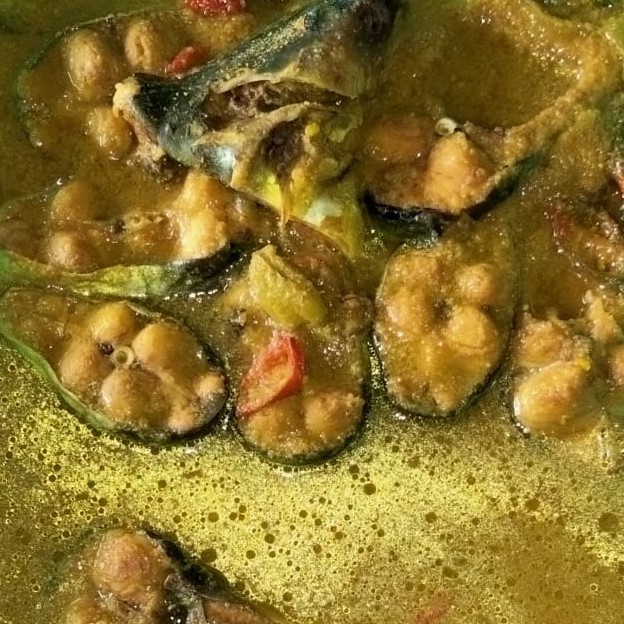 Nasi Campur Patin Bumbu Kuning