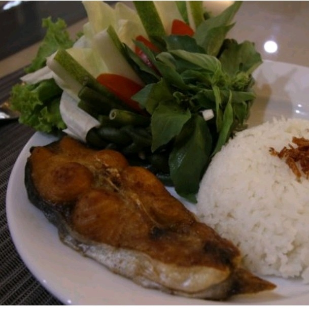 Nasi Campur Patin Goreng