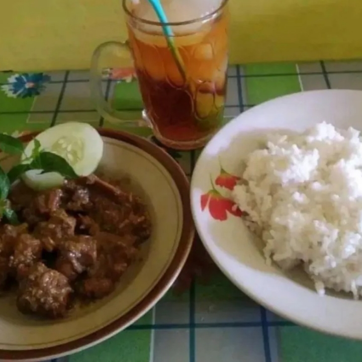 Nasi Campur Rendang Enthok Dan Minuam