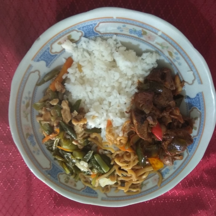 Nasi Campur Telang Asam manis
