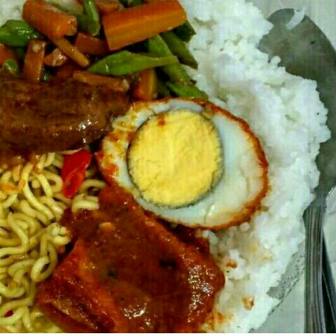 Nasi Campur Telor