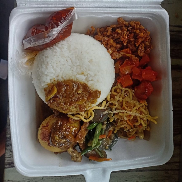 Nasi Campur Telor