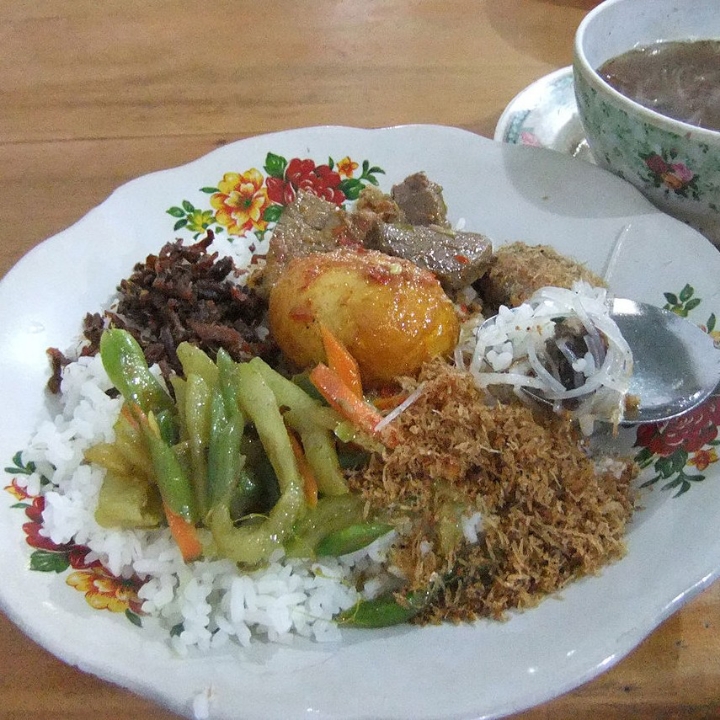 Nasi Campur Telur