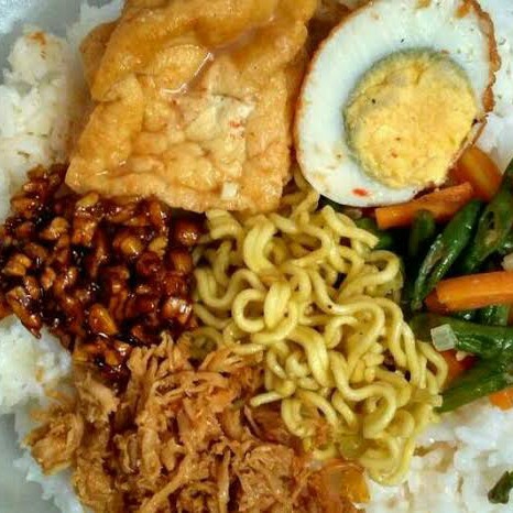 Nasi Campur Telur