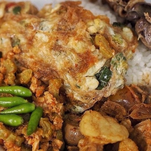 Nasi Campur Telur Dadar