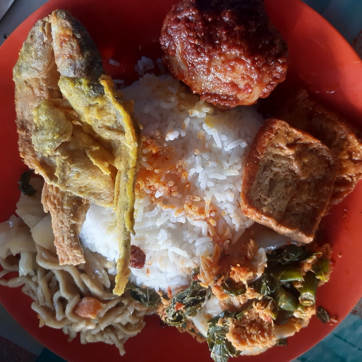 Nasi Campur Telur Itik