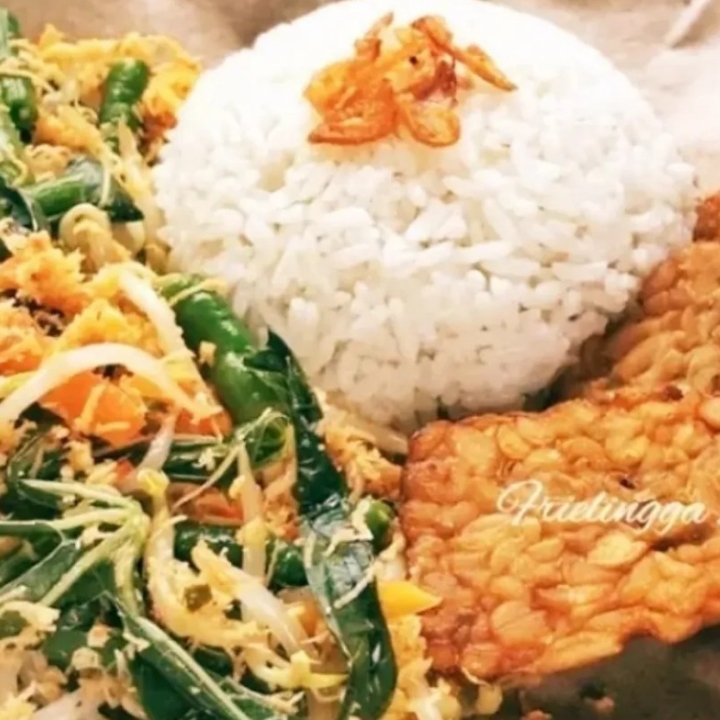 Nasi Campur Urap Tempe Dan  Minuman