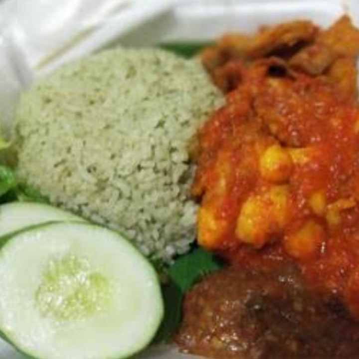 Nasi Daun Jeruk Ayam Gebprek Sambal Merah Esteh Anget