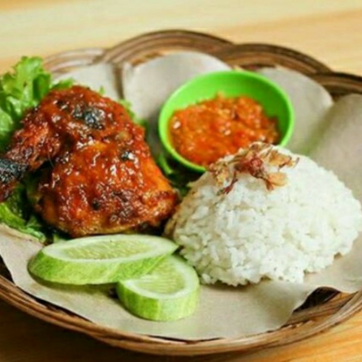 Nasi Gandul Dan Lalapan
