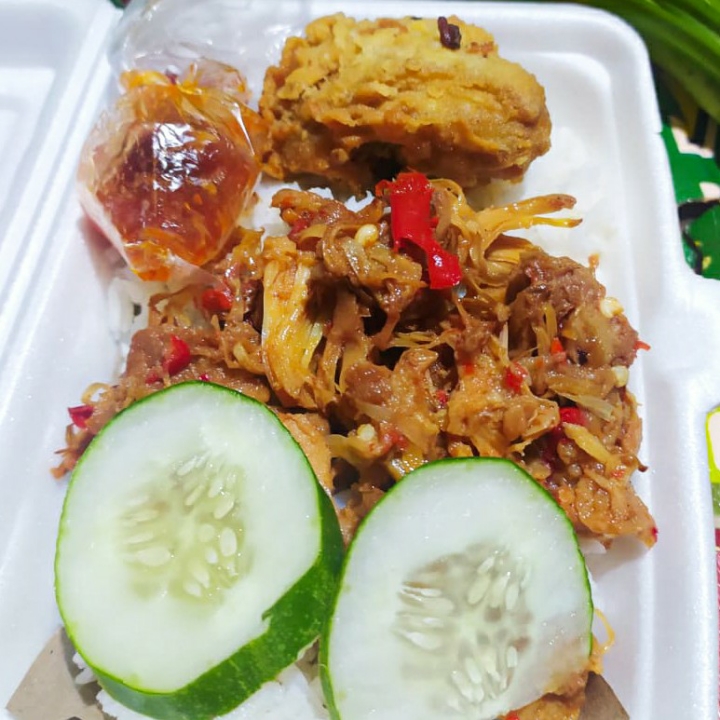 Nasi Goreng Ayam Goreng Mandai Pedas