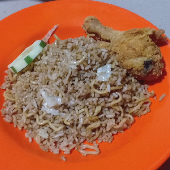 Nasi Goreng Mawut Plus Chrispy