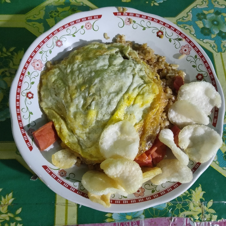 Nasi Goreng Mawut Sosis Ayam Dadar