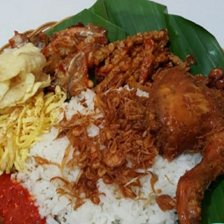 Nasi Gurih Lauk Ayam