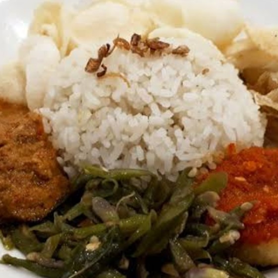 Nasi Gurih Telur Semur