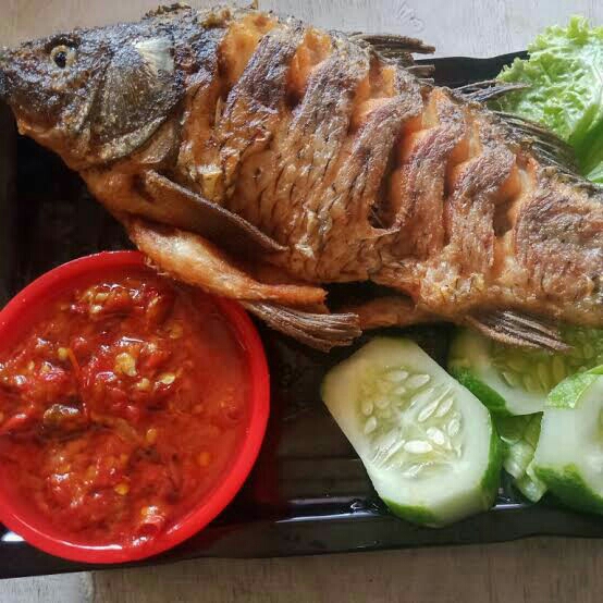 Nasi Ikan Emas Goreng