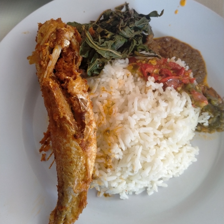 Nasi Ikan Goreng
