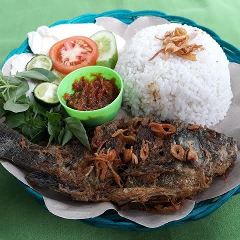 Nasi Ikan Goreng