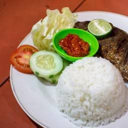 Nasi Ikan Goreng