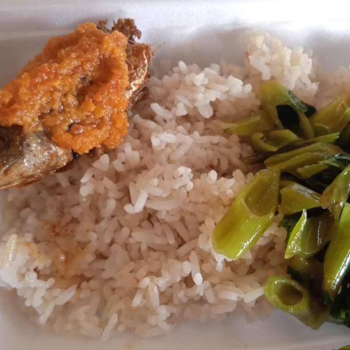Nasi Ikan Goreng