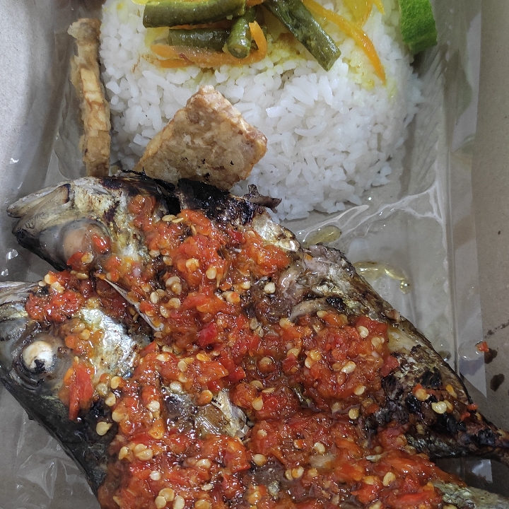 Nasi Ikan Katombo