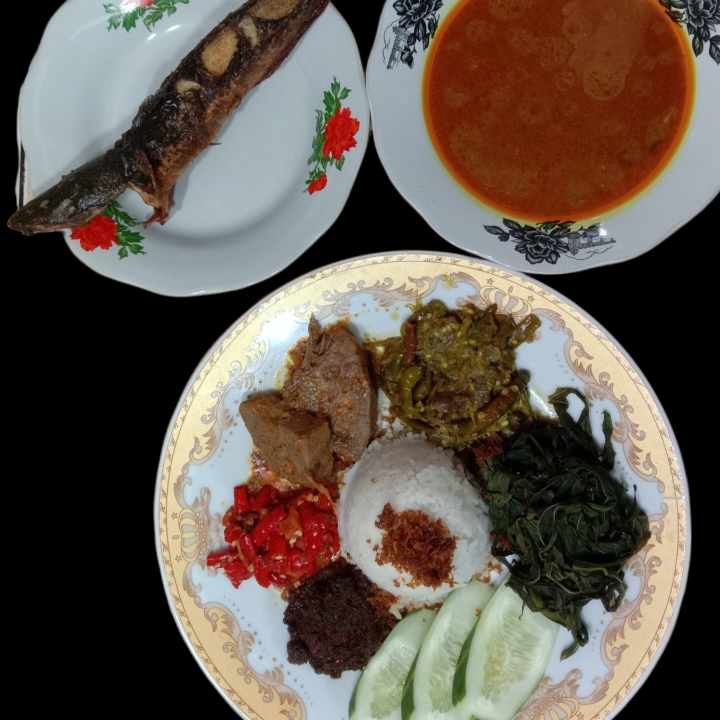 Nasi Ikan Lele Goreng