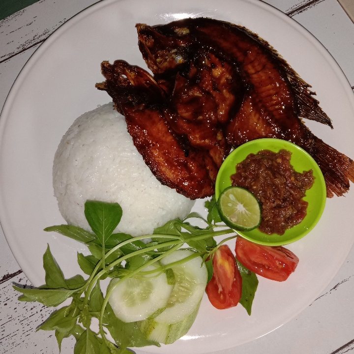 Nasi Ikan Nila Bakar