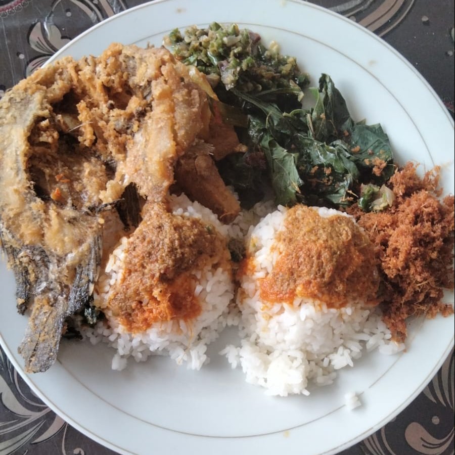 Nasi Ikan Nila Goreng