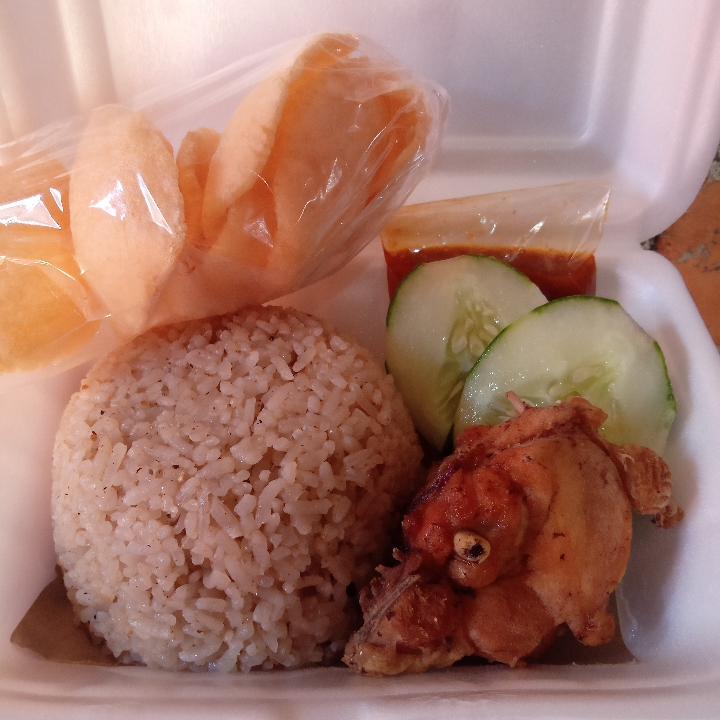 Nasi Kebuli Ayam Goreng