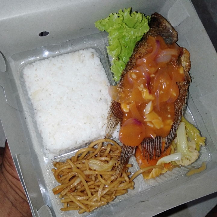 Nasi Kotak Gurame Saus Asam Manis