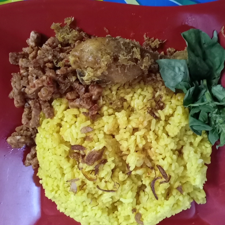 Nasi Kuning Ayam 