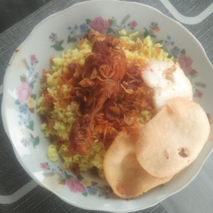 Nasi Kuning Ayam