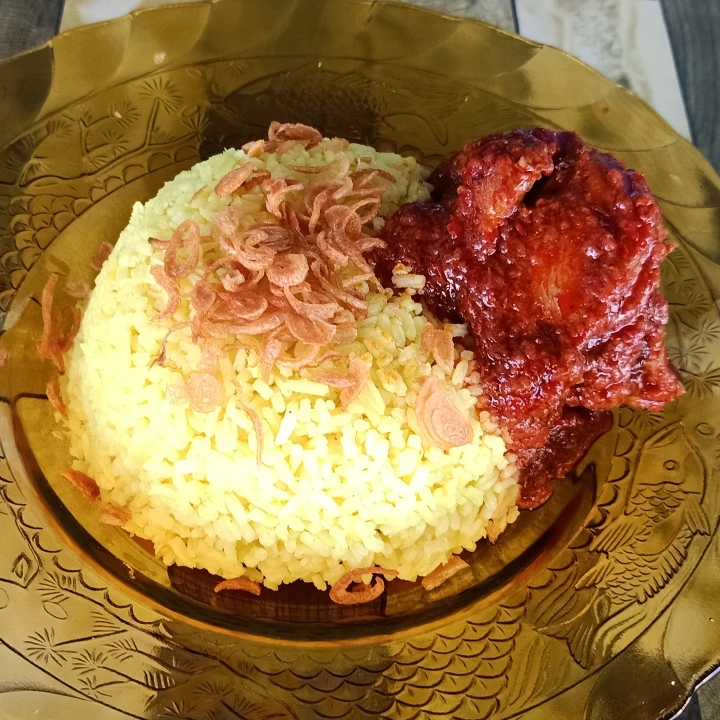 Nasi Kuning Ayam Masak Habang