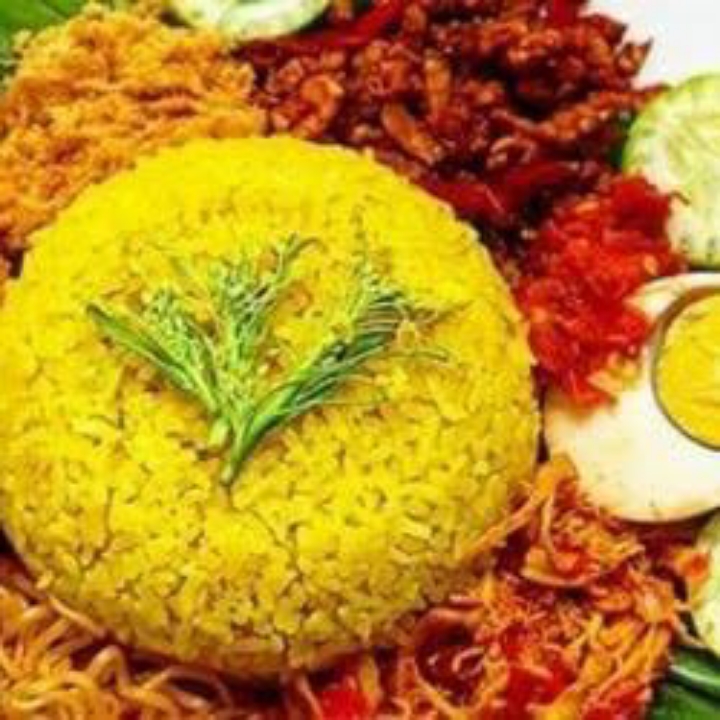 Nasi Kuning Aneka Lauk 