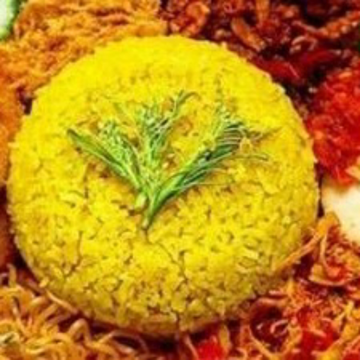Nasi Kuning Aneka Lauk