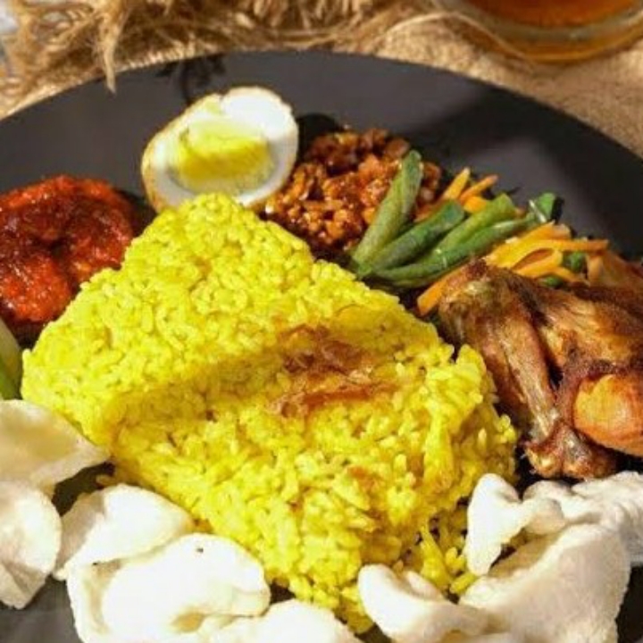 Nasi Kuning Ayam 