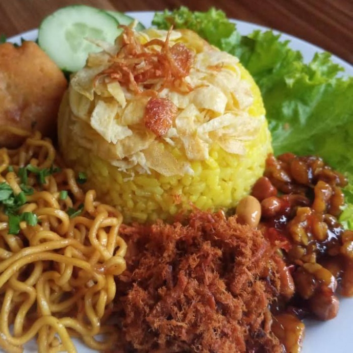 Nasi Kuning Ayam 
