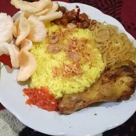 Nasi Kuning Ayam