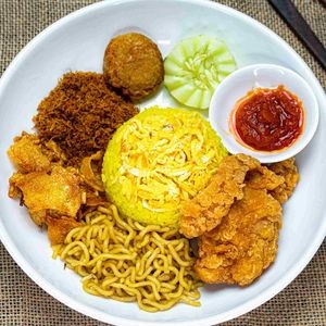 Nasi Kuning Ayam