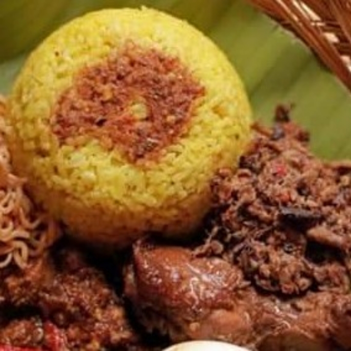Nasi Kuning Ayam