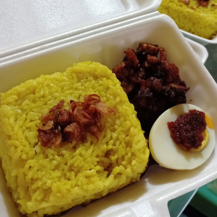 Nasi Kuning Ayam