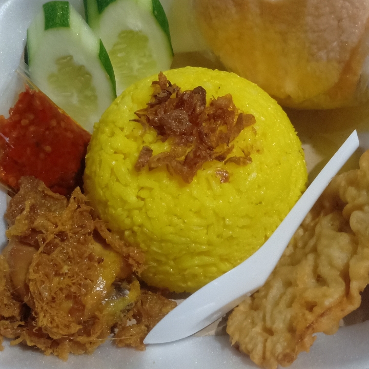 Nasi Kuning Ayam