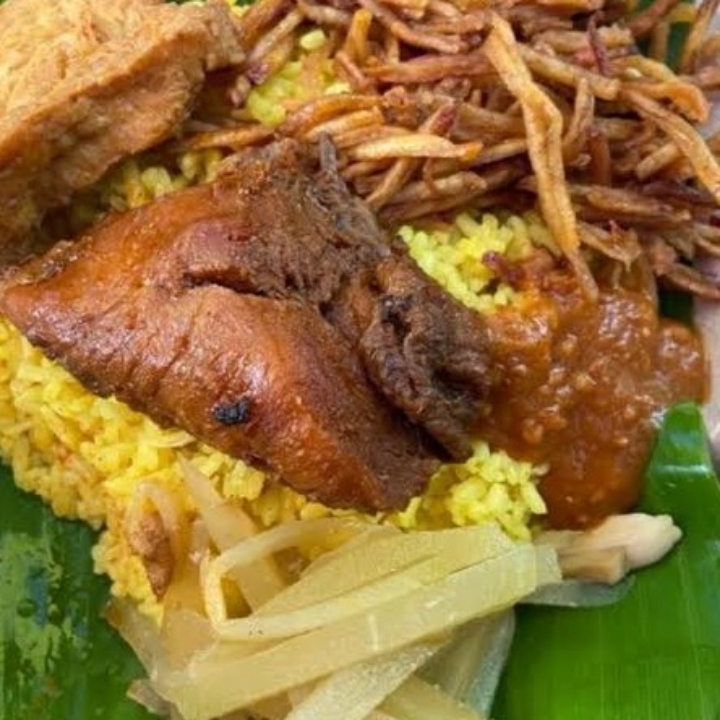 Nasi Kuning Ayam