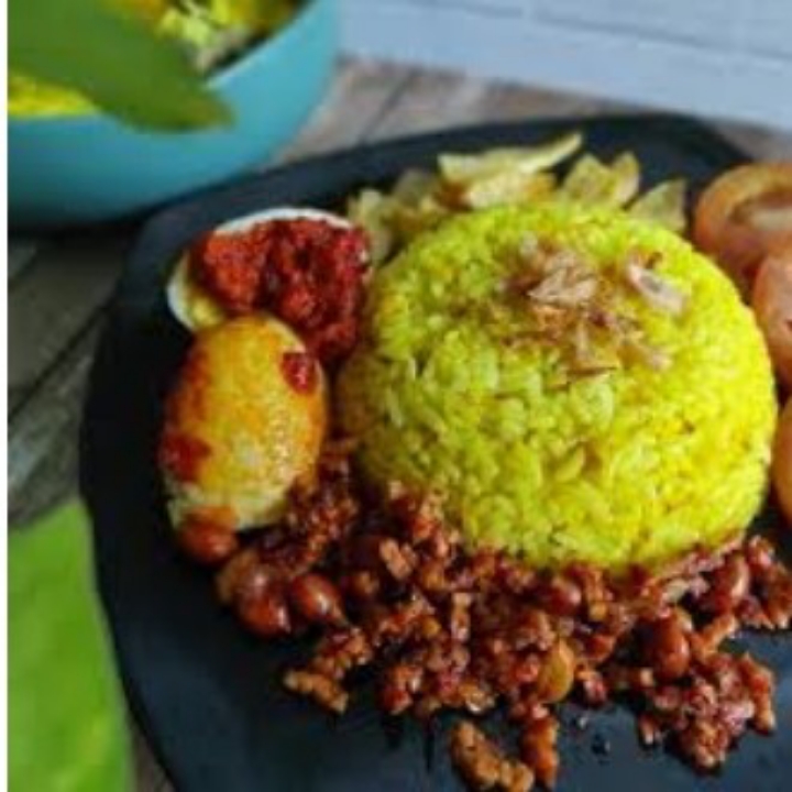 Nasi Kuning Ayam Crispy