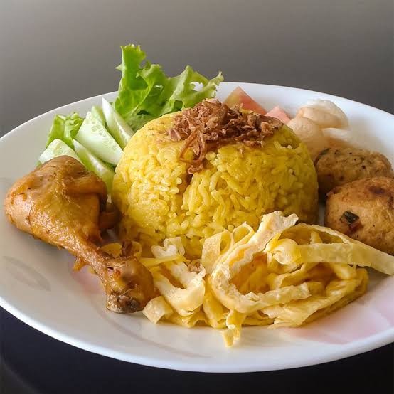 Nasi Kuning Ayam Crispy