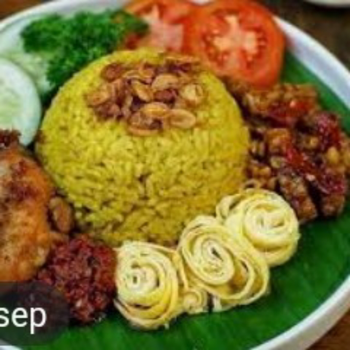 Nasi Kuning Ayam Geprek