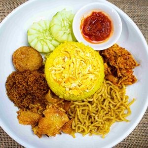 Nasi Kuning Ayam Suwir