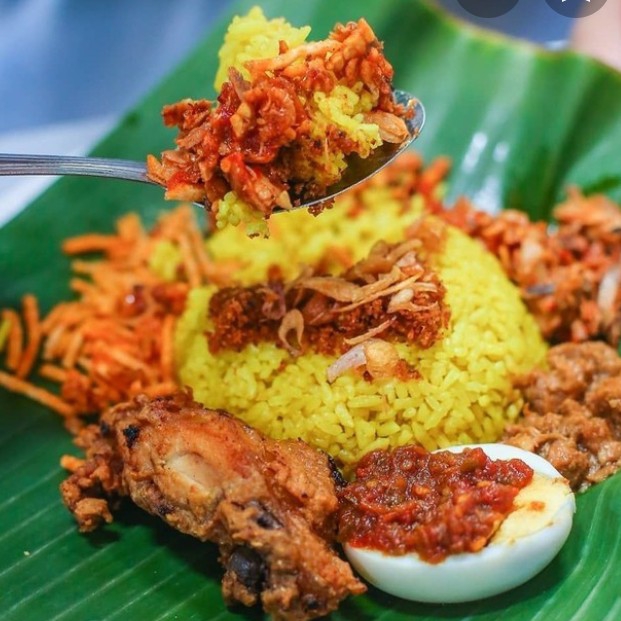 Nasi Kuning Ayam Telur