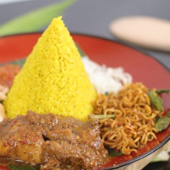 Nasi Kuning Ayam Ungkep