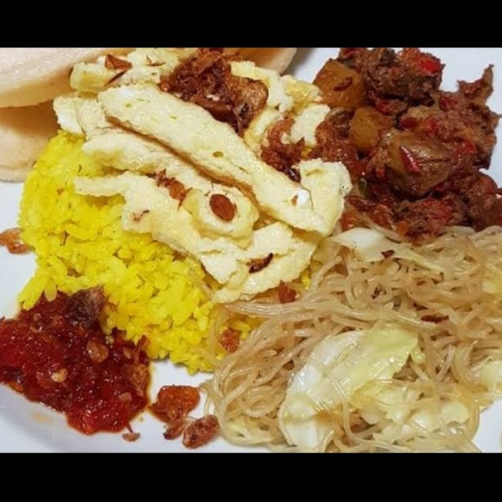 Nasi Kuning Baby Cumi Pedas