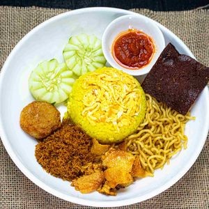 Nasi Kuning Dendeng Sapi